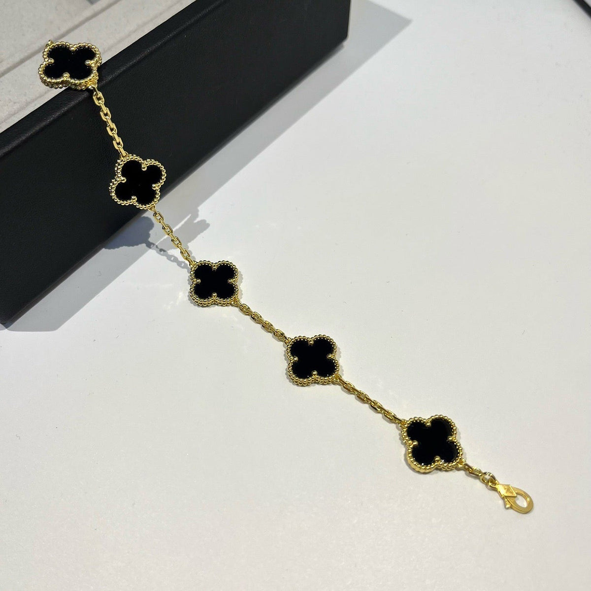 [Royal Jewellery] CLOVER 5 MOTIF ONYXS BRACELET COLLECTION