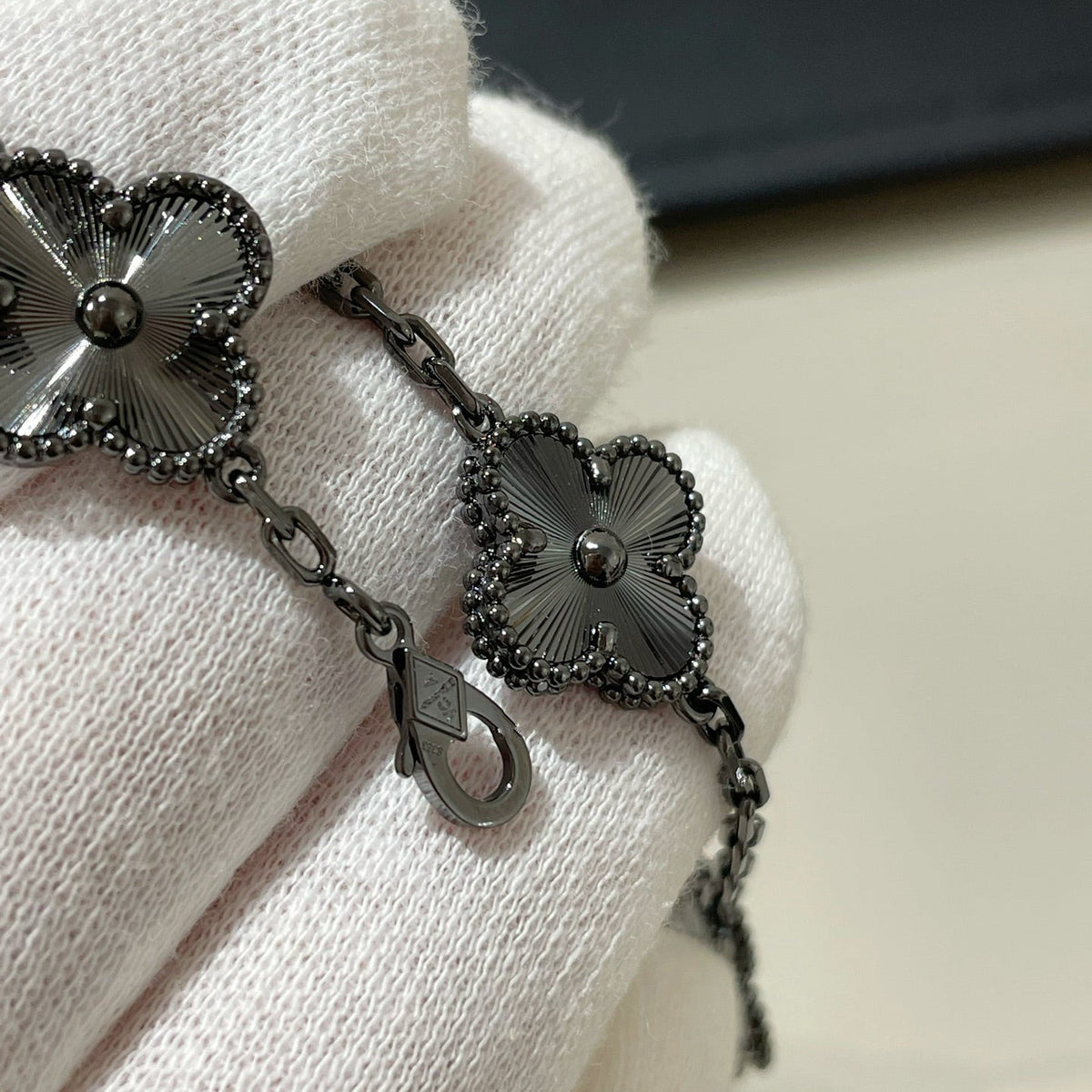 [Royal Jewellery]CLOVER 5 MOTIF BLACK BRACELET