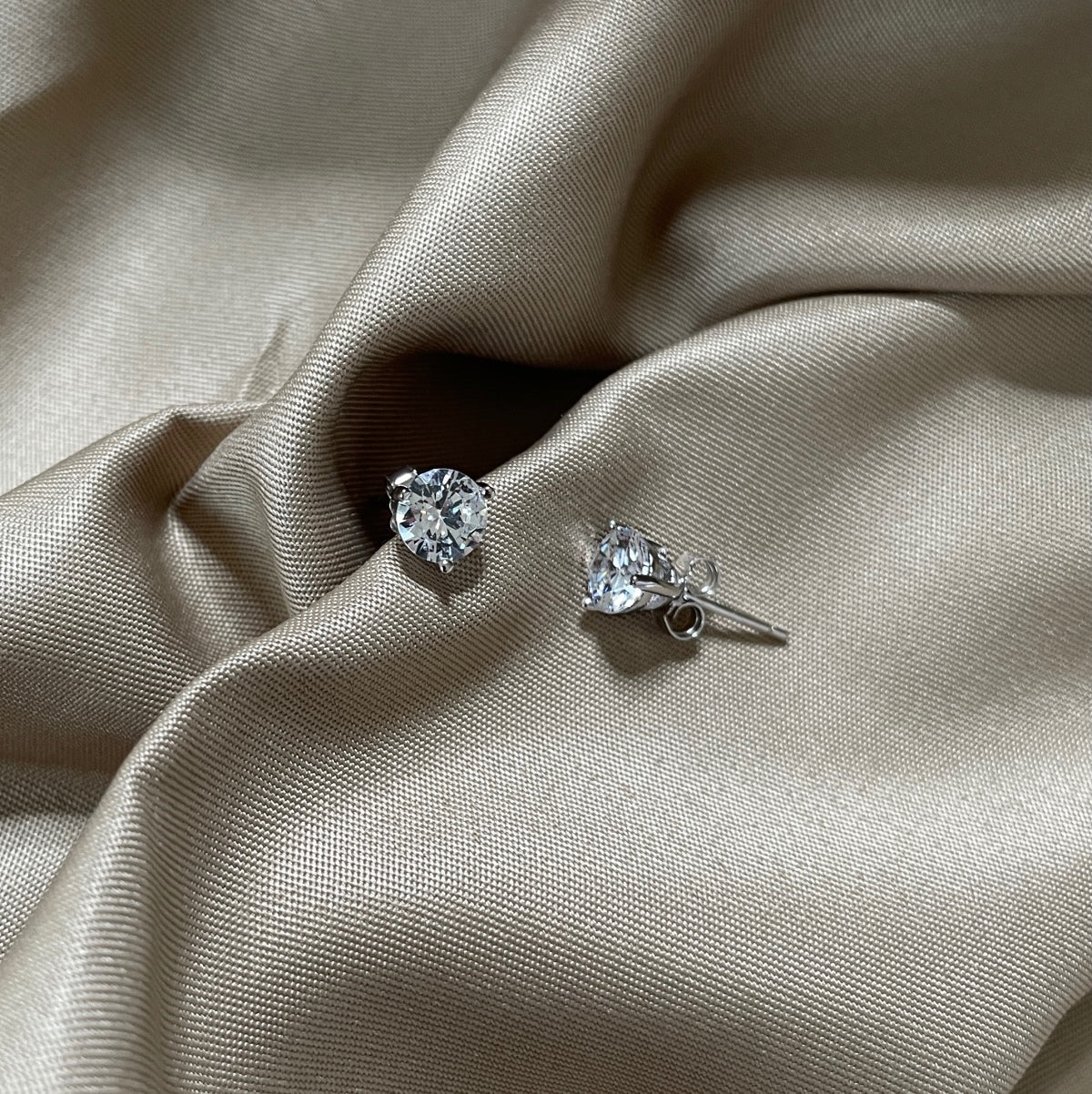[Royal Jewellery]Dainty Round Shape Earrings