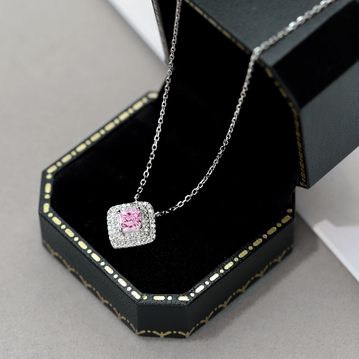 [Royal Jewellery]Sparkling Asscher Cut Necklace
