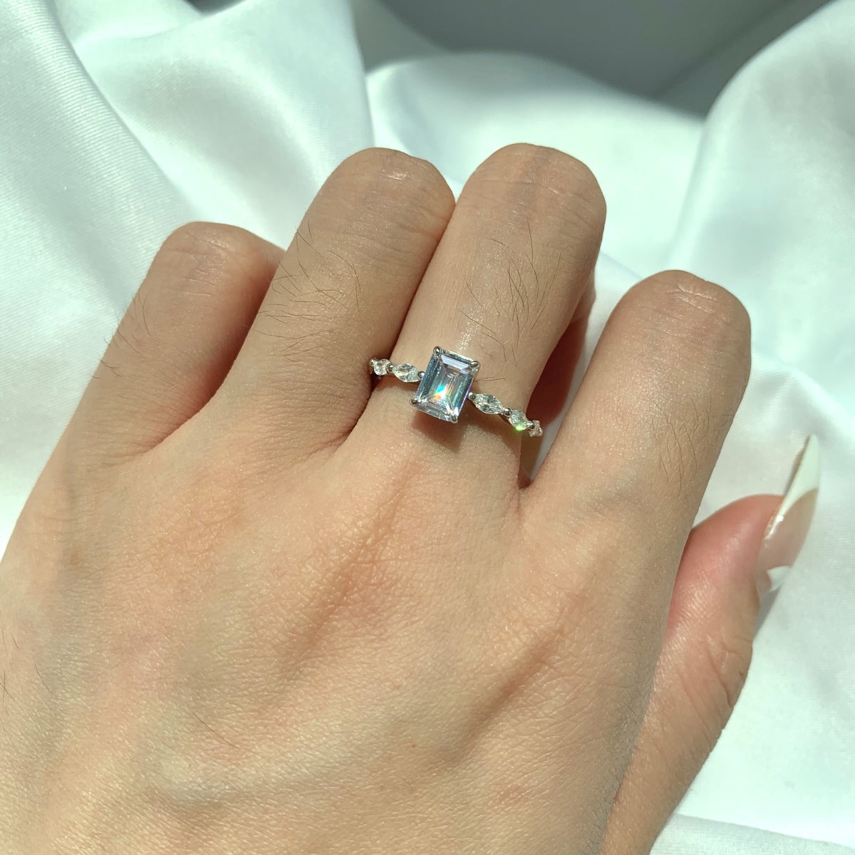 [Royal Jewellery]1.0 Carat Dainty Resplendent Radiant Cut Daily Ring