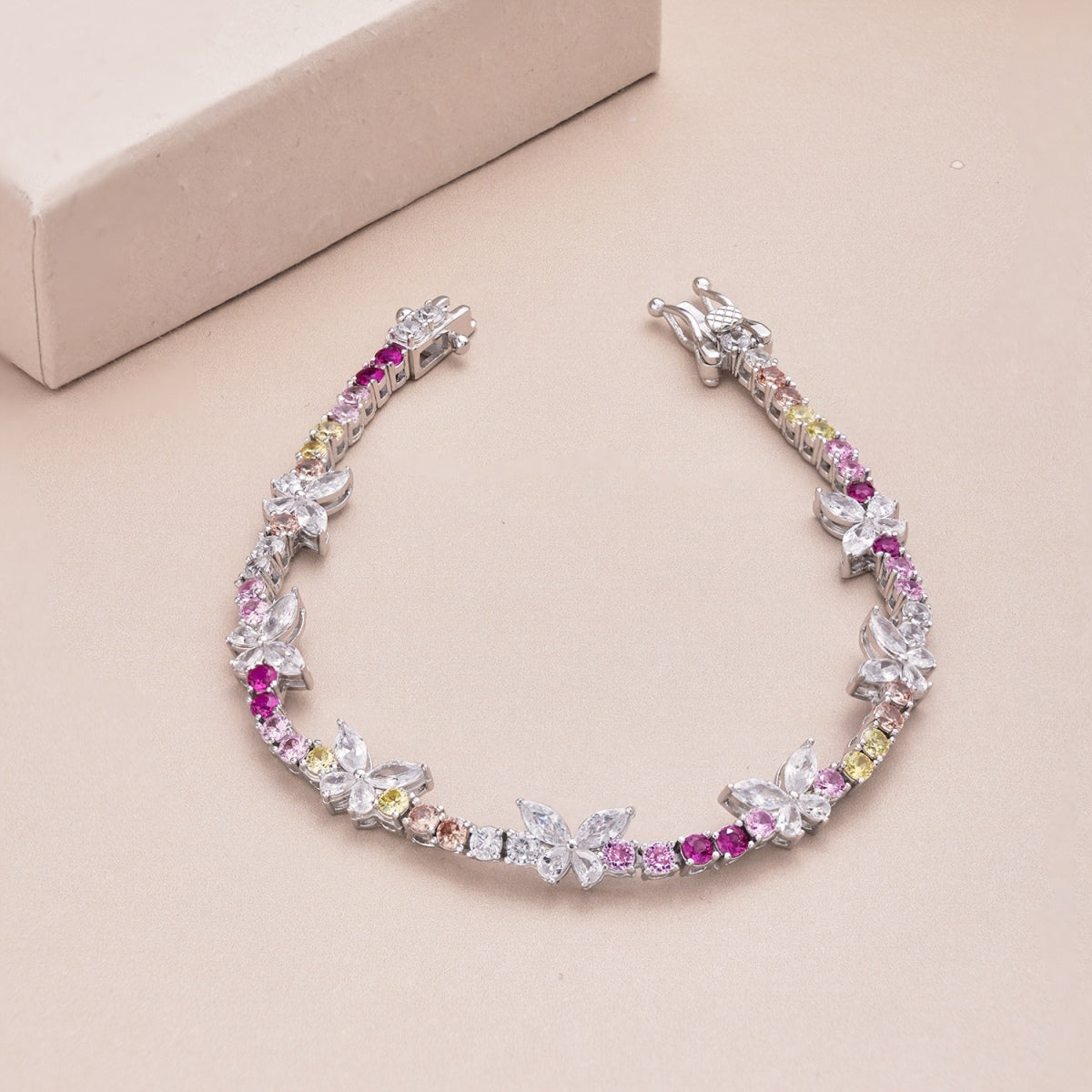[Royal Jewellery]Ornate Colorful Butterfly Shape Round Cut Daily Bracelet