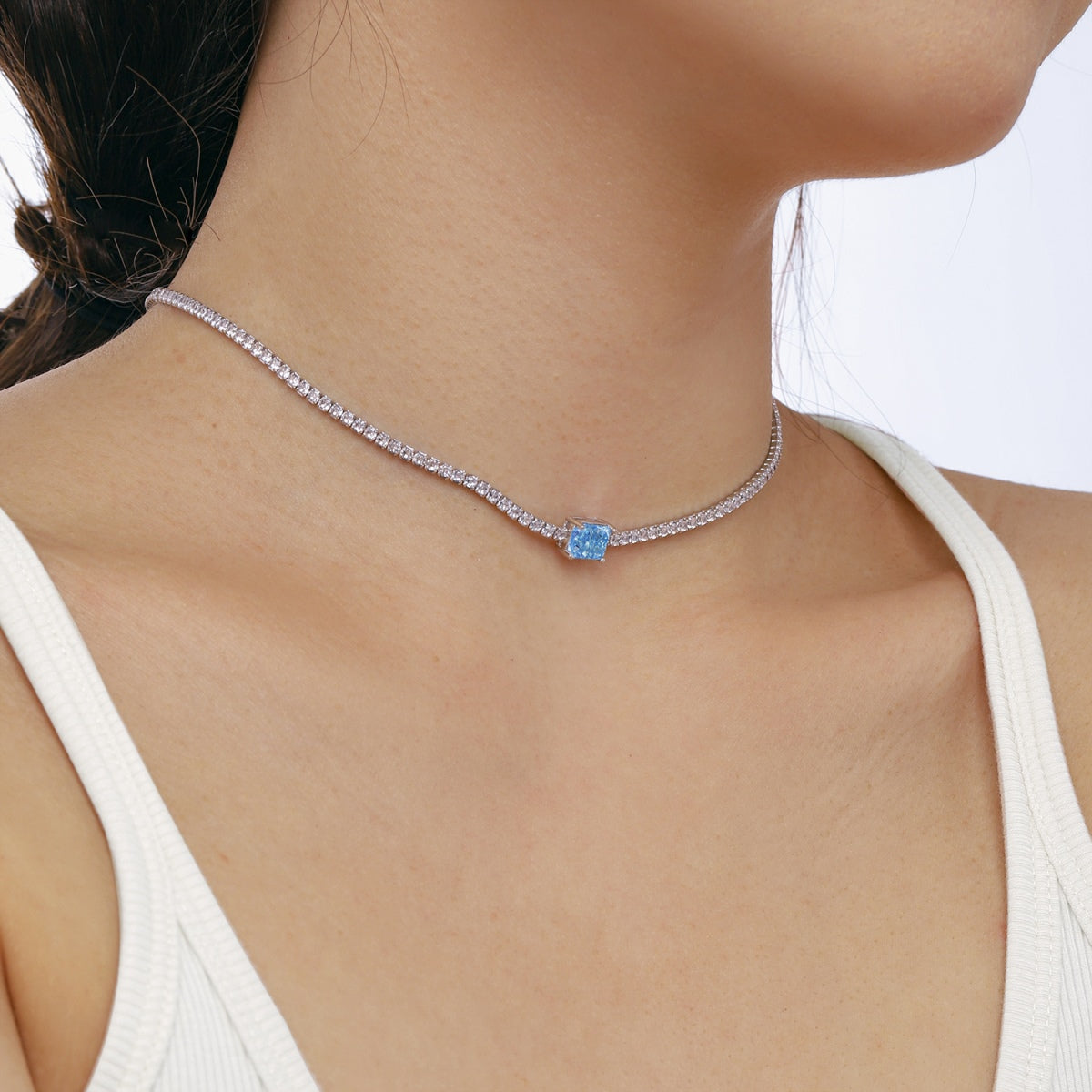[Royal Jewellery]2.0 carat Ornate Emerald Cut Necklace