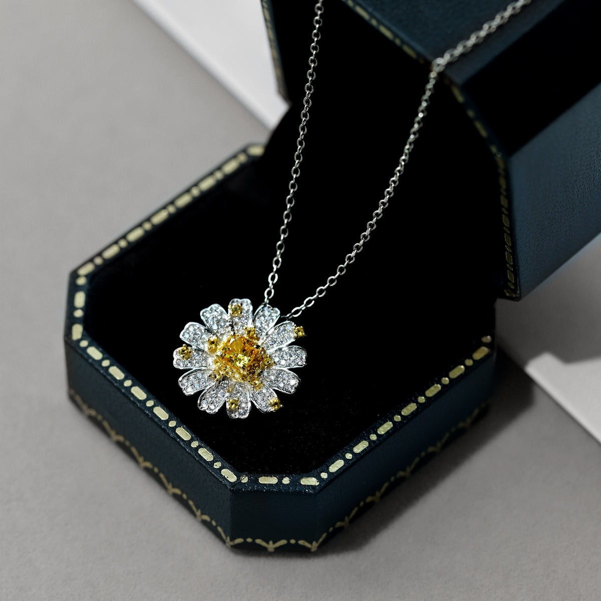 [Royal Jewellery]Exquisite Daisy Necklace