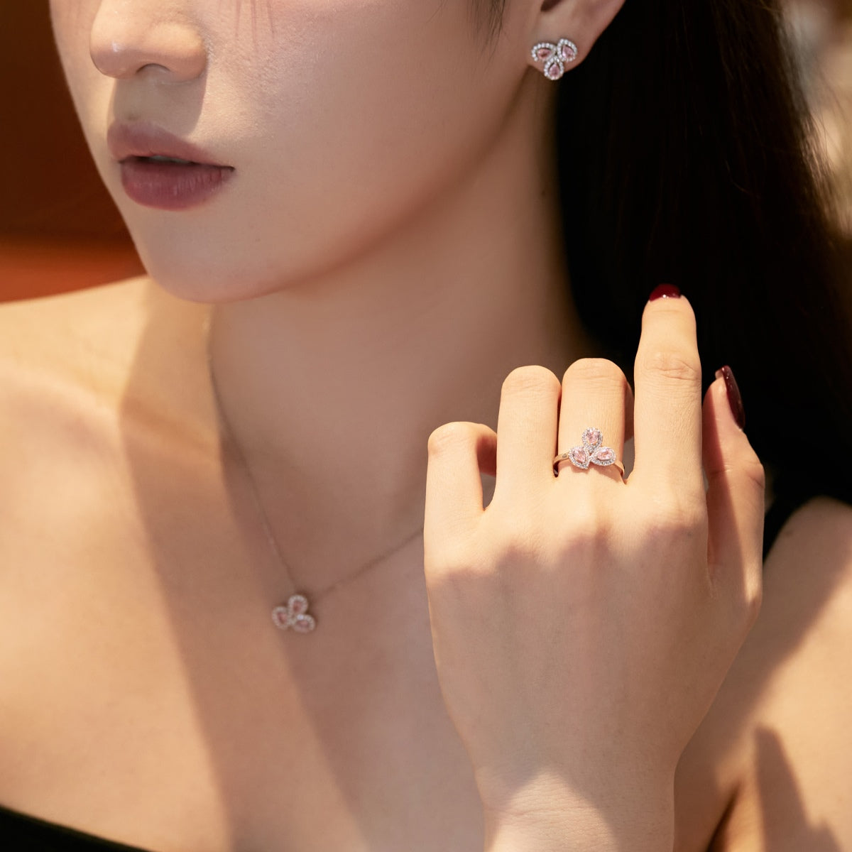 [Royal Jewellery]Elegant Flower Shape Pear Cut Necklace