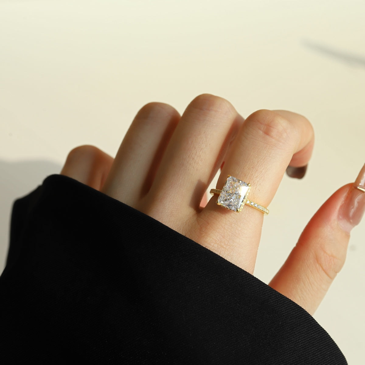 [Royal Jewellery]4.0 Carat Luxurious Engagement Ring