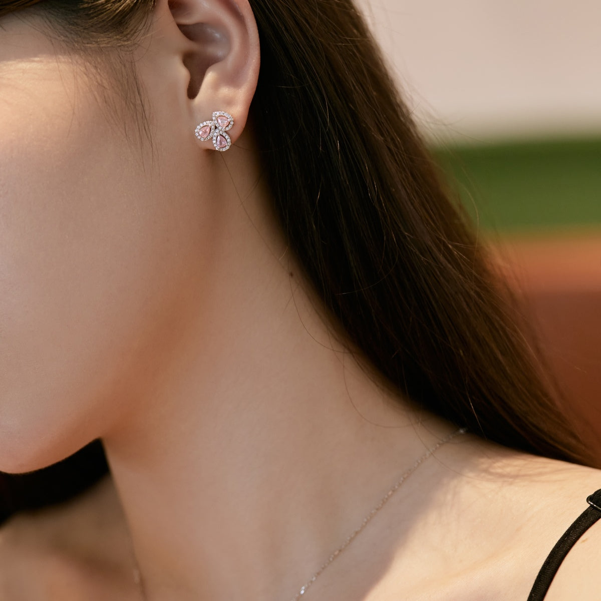 [Royal Jewellery]Ornate Flower Shape Pear Cut Lover Earrings