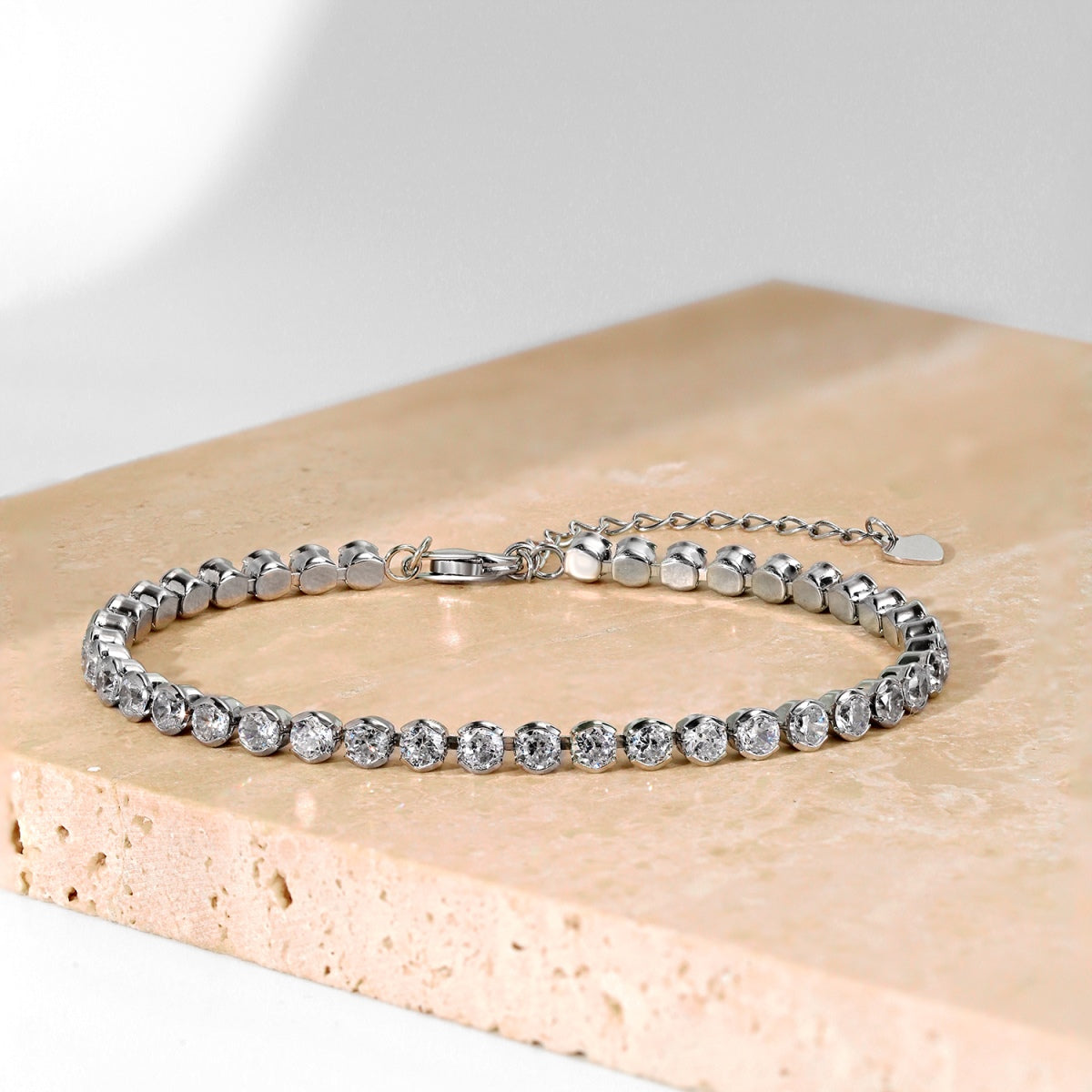 [Royal Jewellery]Ornate  Sparkling Round Cut Daily Bracelet