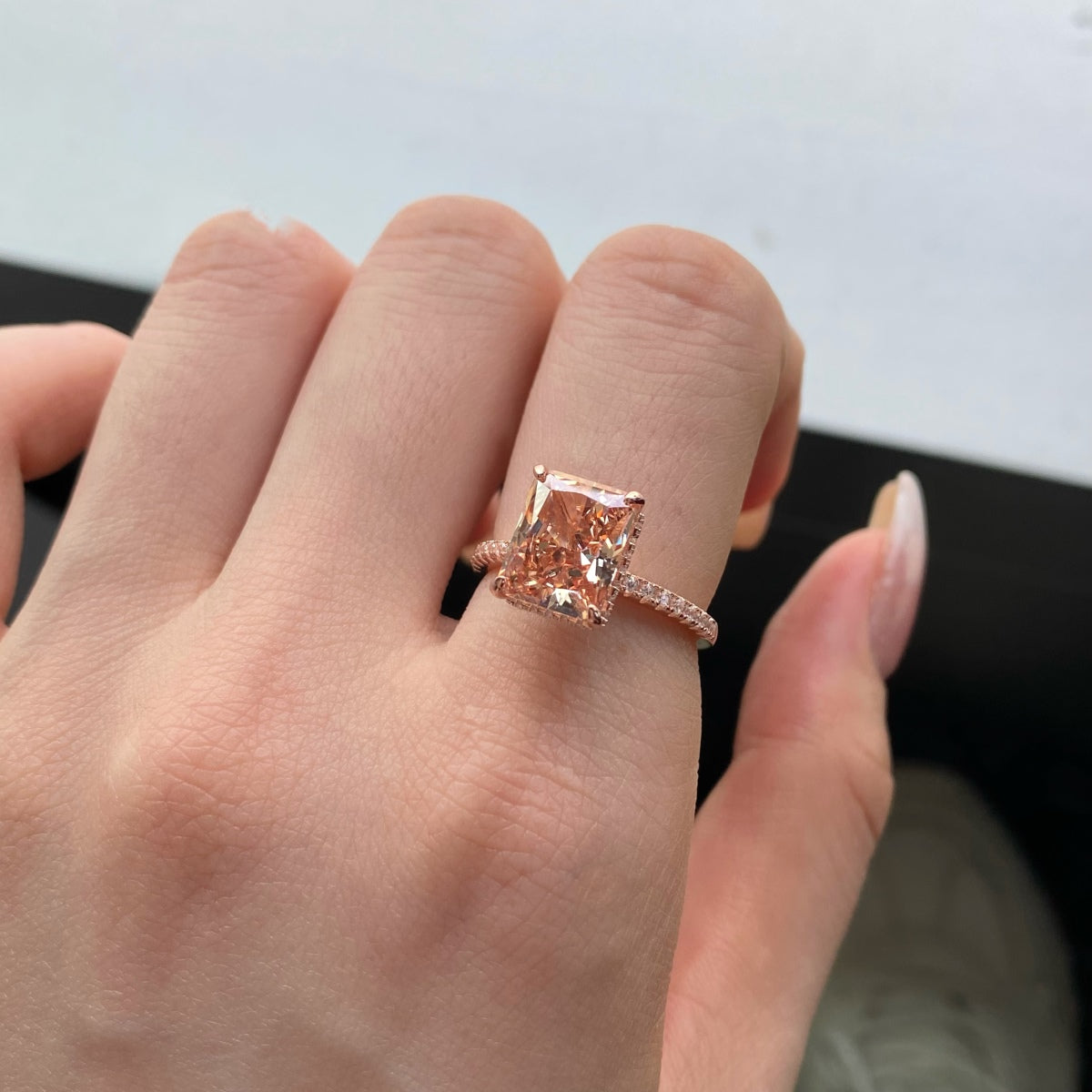 [Royal Jewellery]4.0 Carat Luxurious Engagement Ring