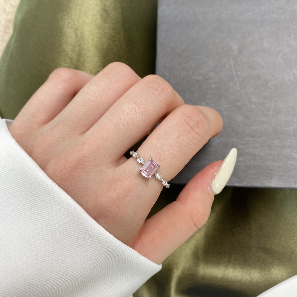 [Royal Jewellery]1.0 Carat Dainty Resplendent Radiant Cut Daily Ring