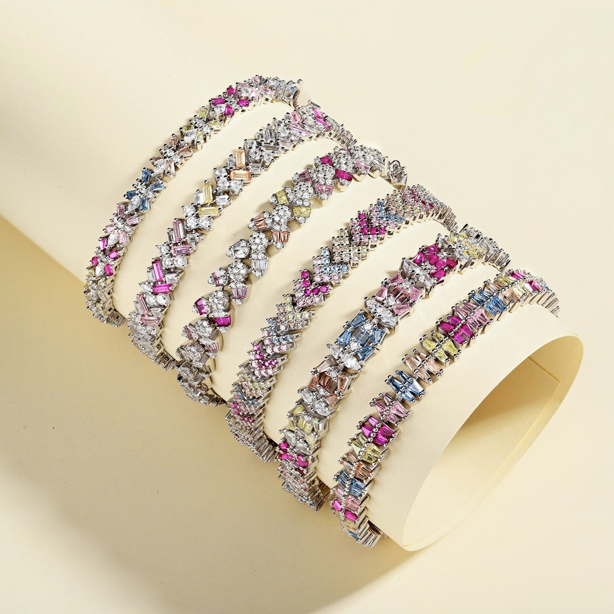 [Royal Jewellery]Dainty Exquisite Flower Shape Daily Bracelet