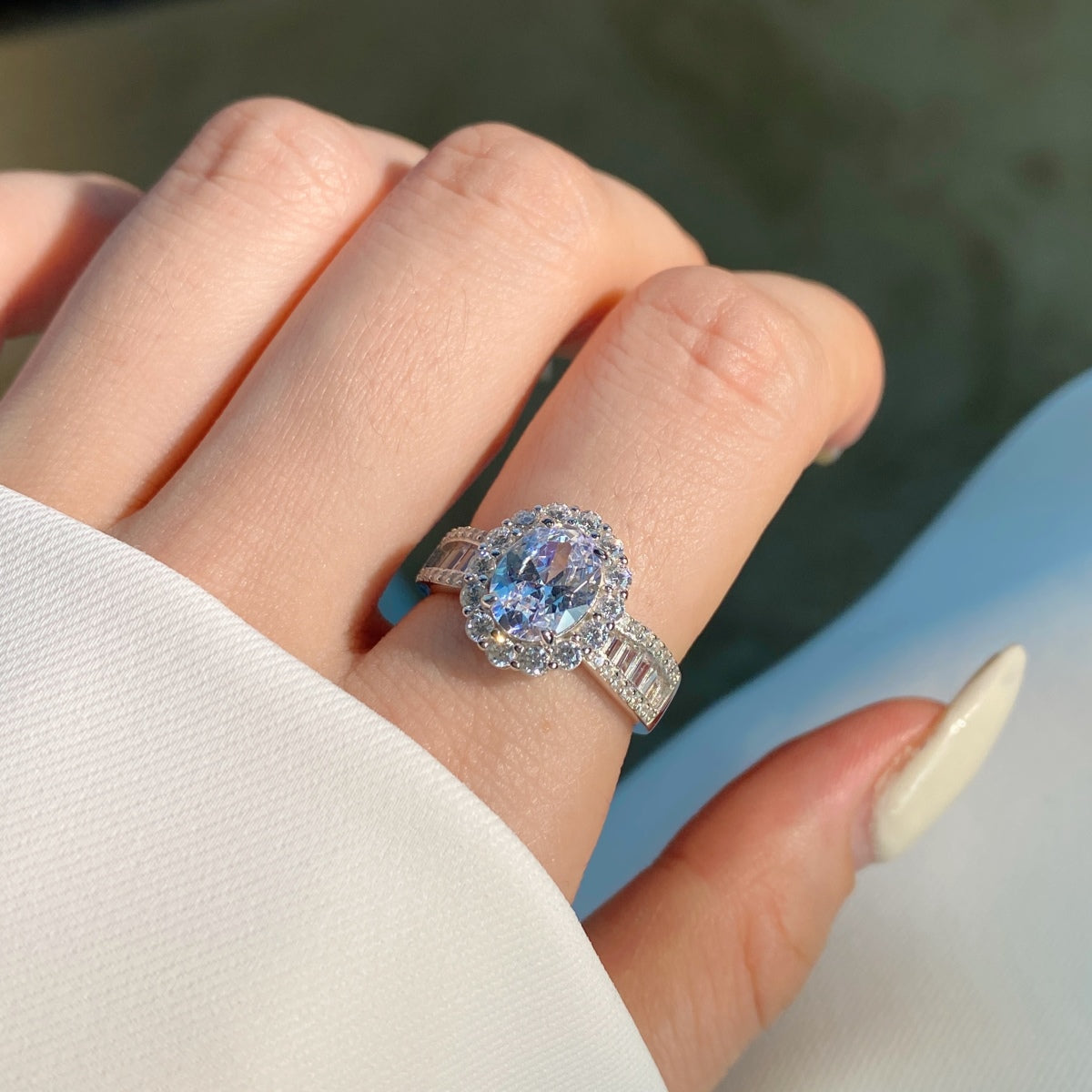 [Royal Jewellery]1.5 Carat Dazzling Charming Oval Cut Banquet Ring