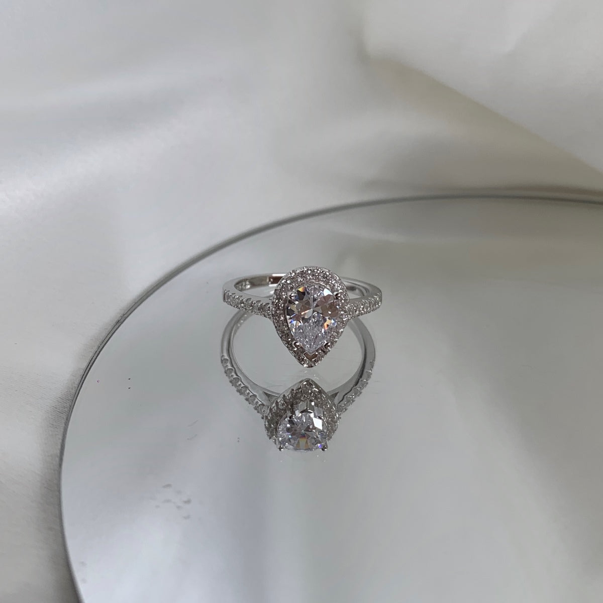 [Royal Jewellery]1.0 Carat Luxurious Resplendent Water Drop Shape Wedding Ring