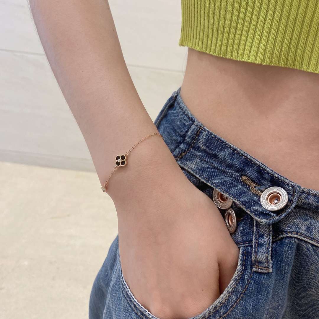 [Royal Jewellery]Delicate Four Leaf Clover Bracelet