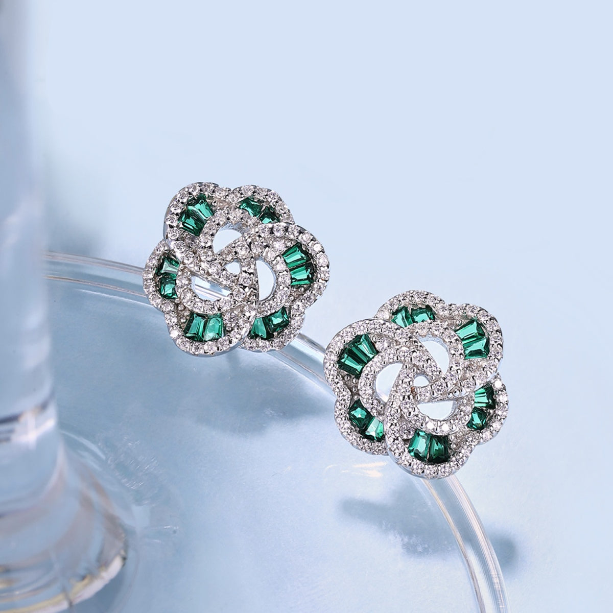 [Royal Jewellery]Exquisite Flower Shape Daily Earrings