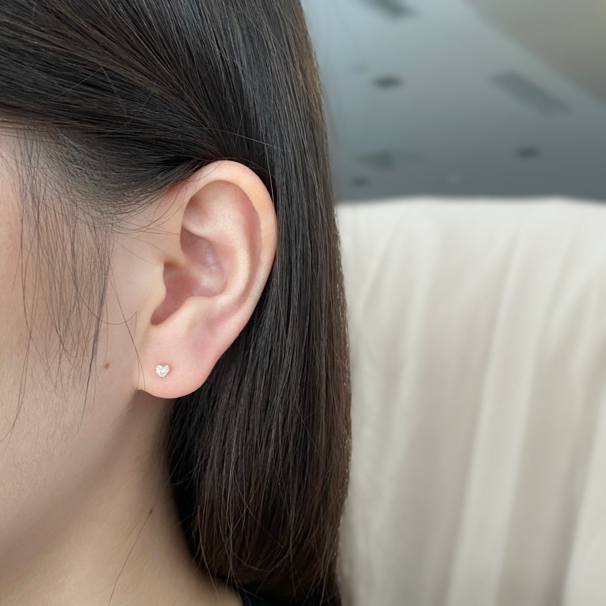 [Royal Jewellery]Sparkling Heart Shaped Simple Earrings