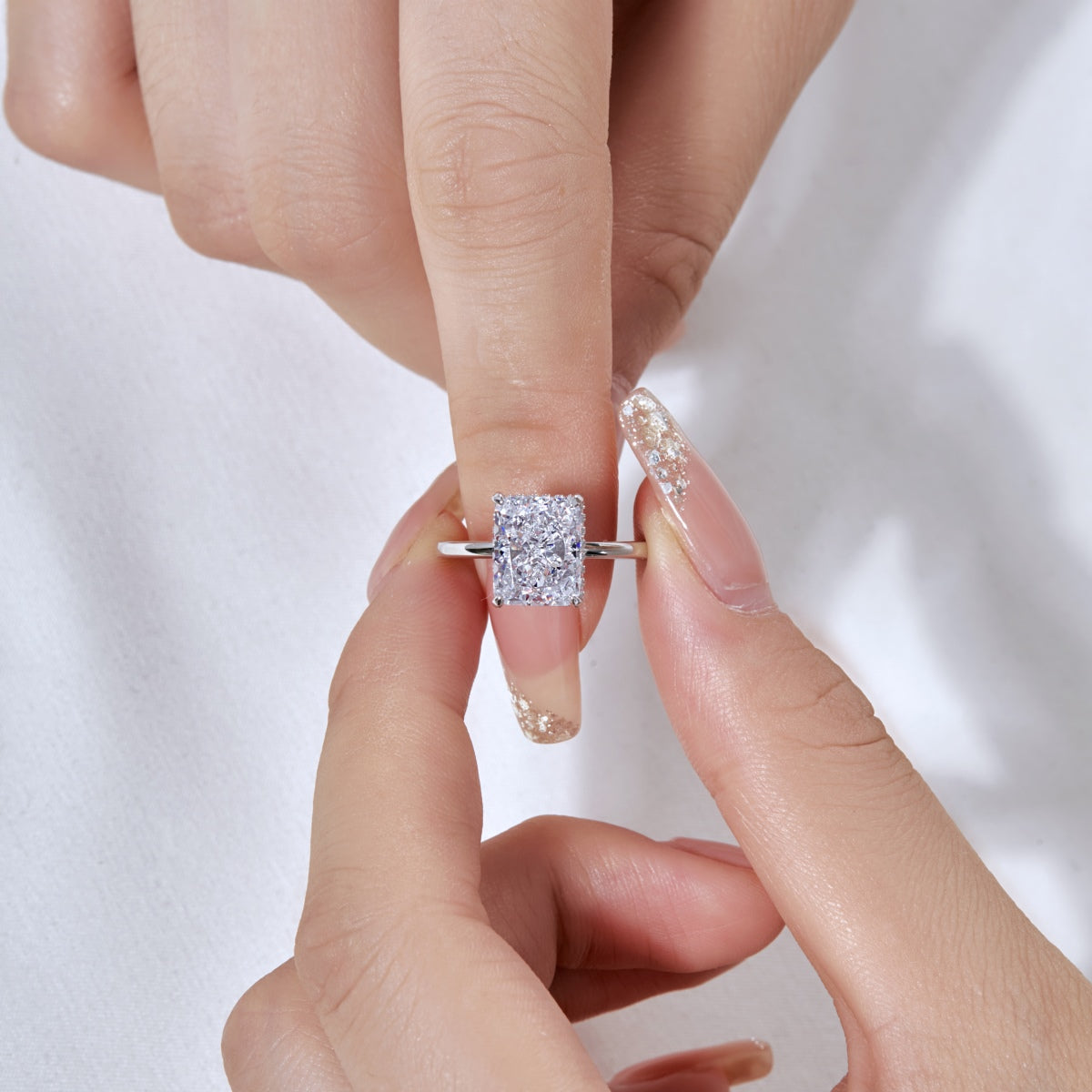 [Royal Jewellery]4.0 Carat Ornate Enchanting Radiand Cut Banquet Ring