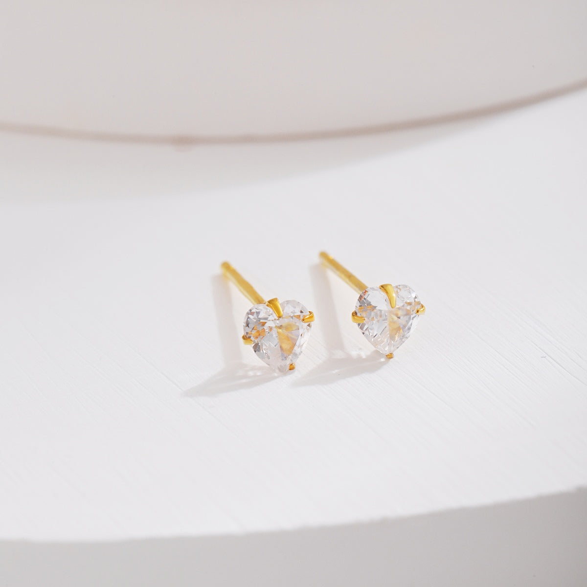 [Royal Jewellery]Sparkling Heart Shaped Simple Earrings