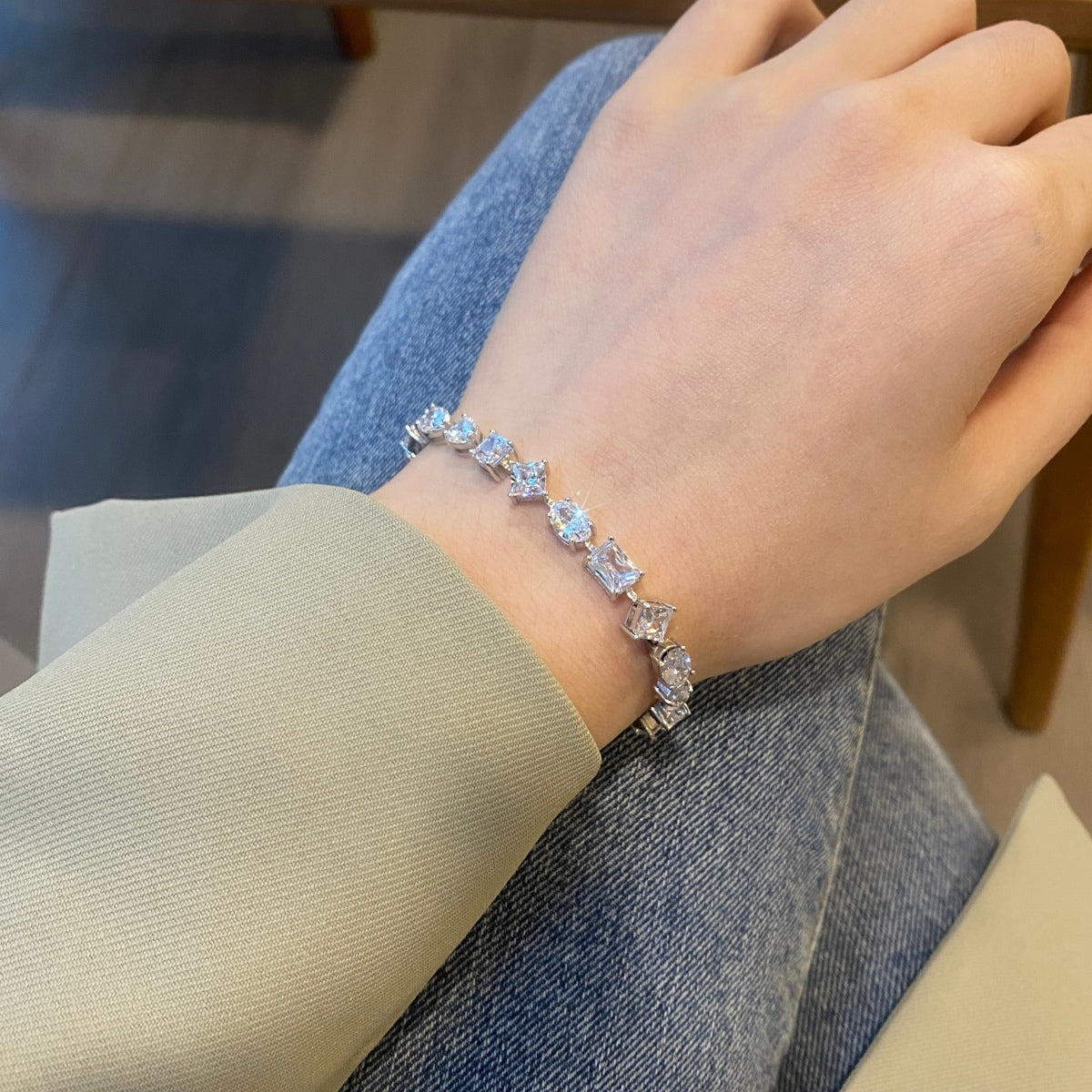 [Royal Jewellery]Unique Exquisite Multi Cut Daily Bracelet
