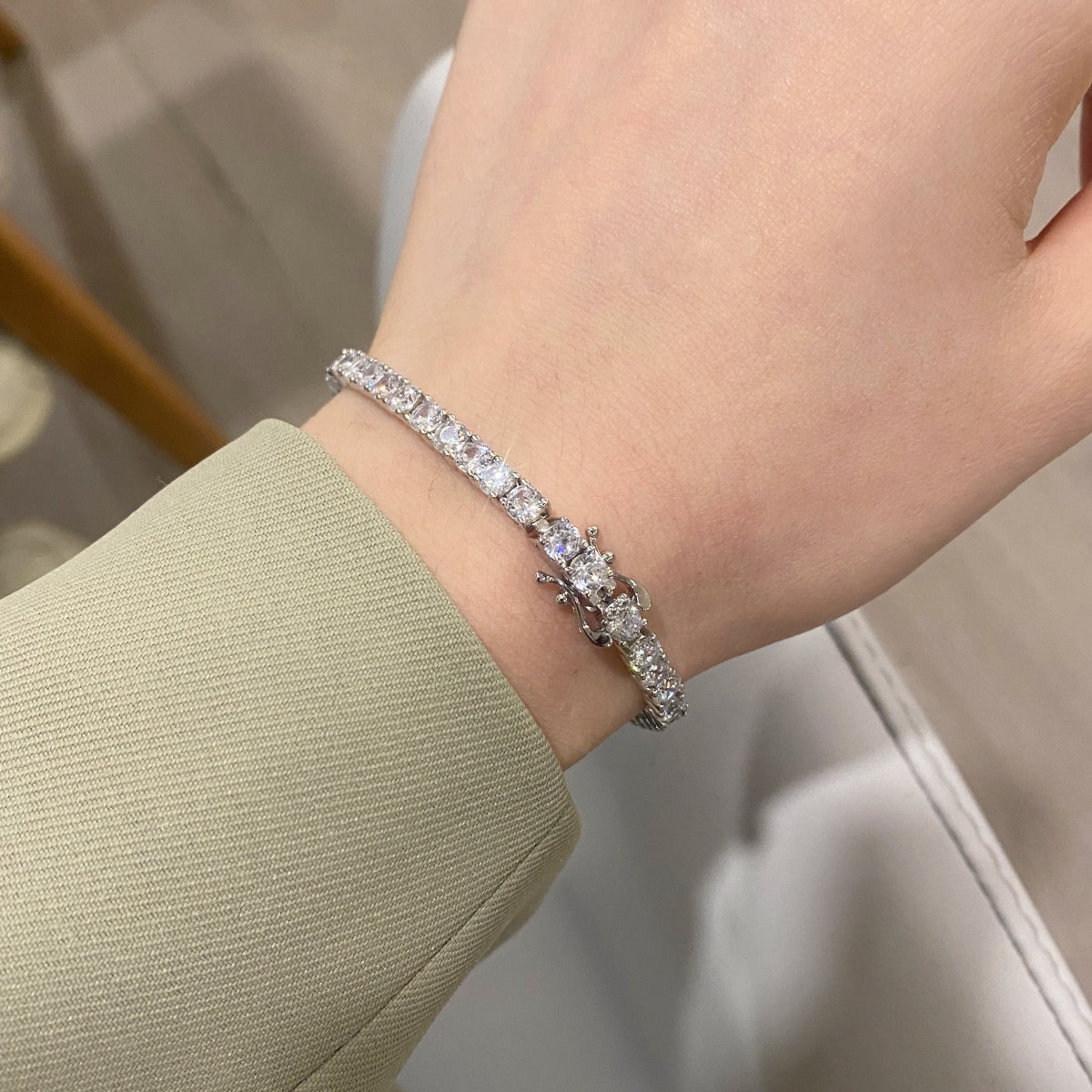 [Royal Jewellery]Luxurious Ornate Round Cut Tennis Bracelet