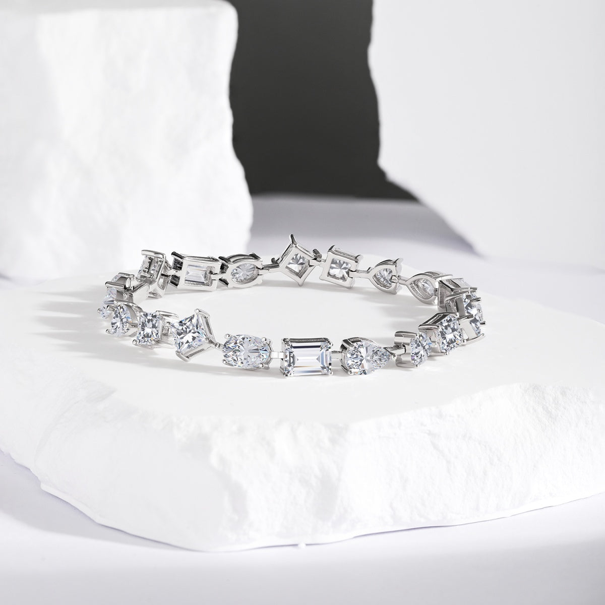 [Royal Jewellery]Unique Exquisite Multi Cut Daily Bracelet