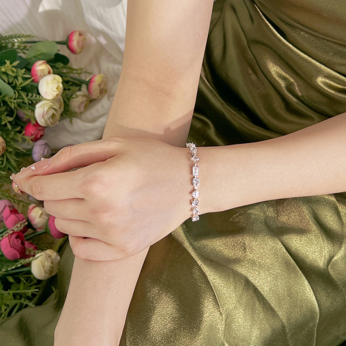 [Royal Jewellery]Unique Exquisite Multi Cut Daily Bracelet