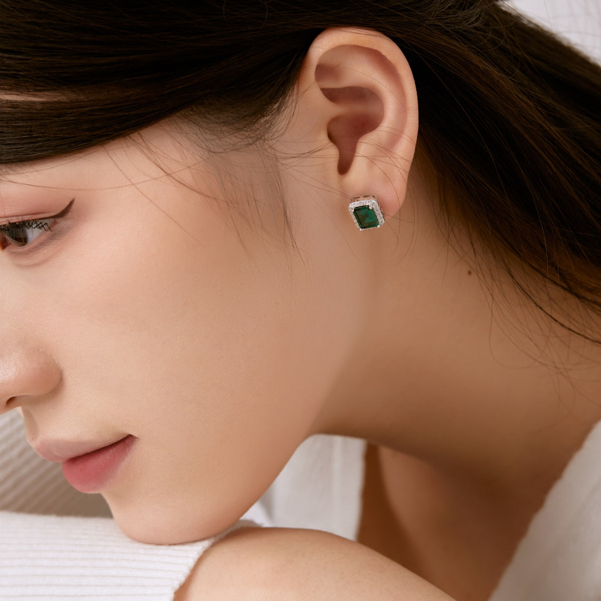 [Royal Jewellery]Luxurious Dainty Emerald Cut Banquet Earrings