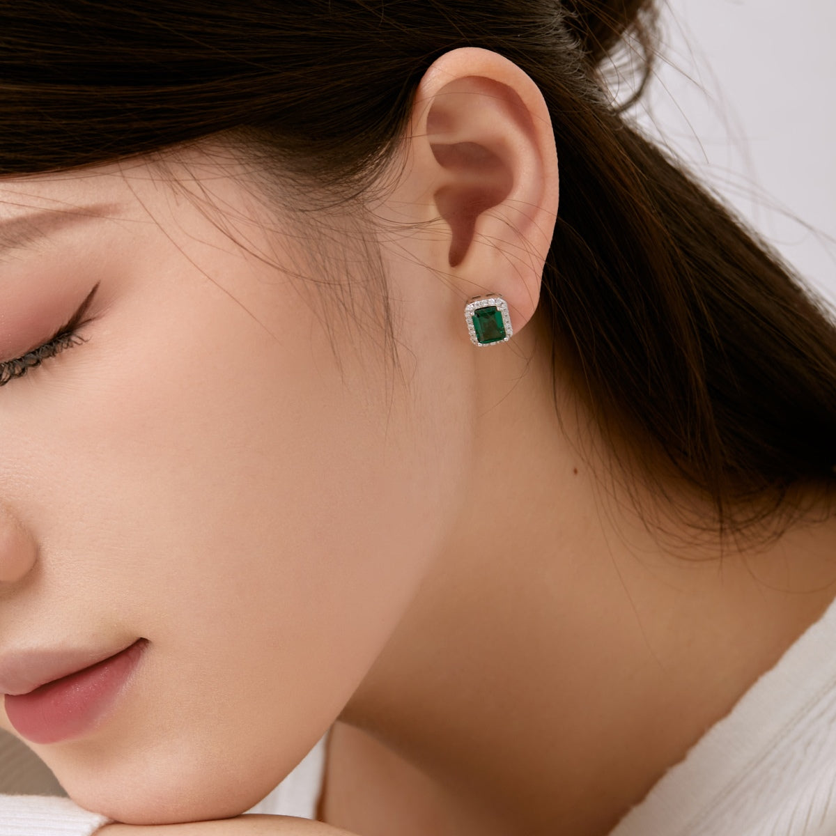 [Royal Jewellery]Luxurious Dainty Emerald Cut Banquet Earrings