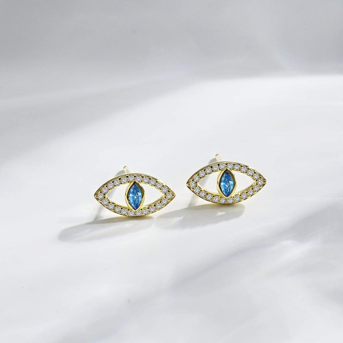[Royal Jewellery]Blue Devil Eyes Hollow Stud Earrings