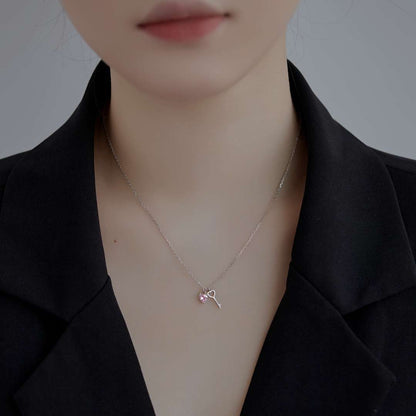 [Royal Jewellery]Unique Heart Shape Key Pendent Necklace