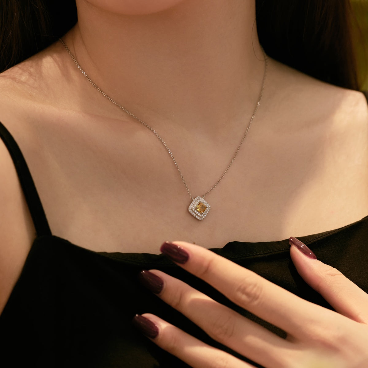 [Royal Jewellery]Sparkling Asscher Cut Necklace