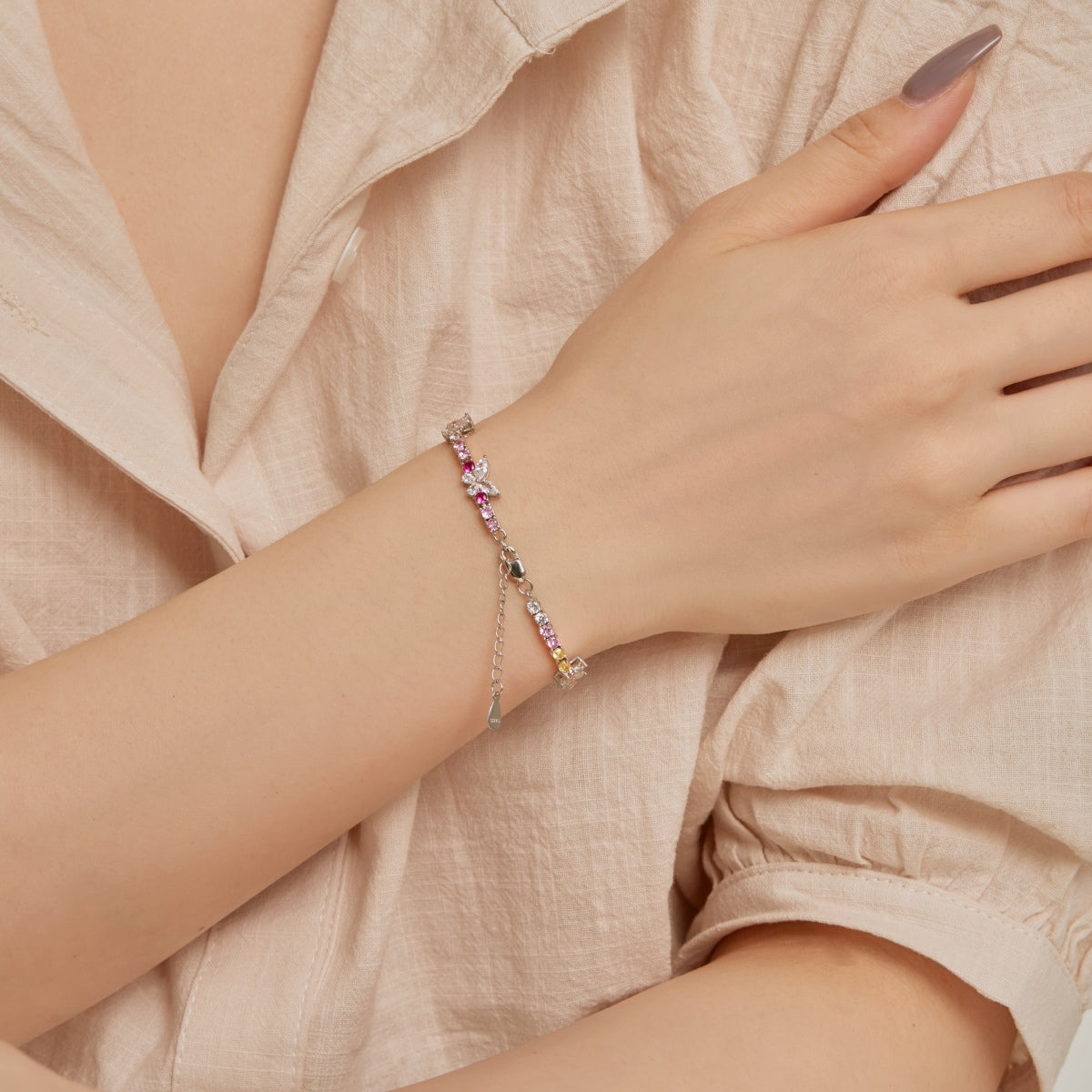 [Royal Jewellery]Ornate Colorful Butterfly Shape Round Cut Daily Bracelet