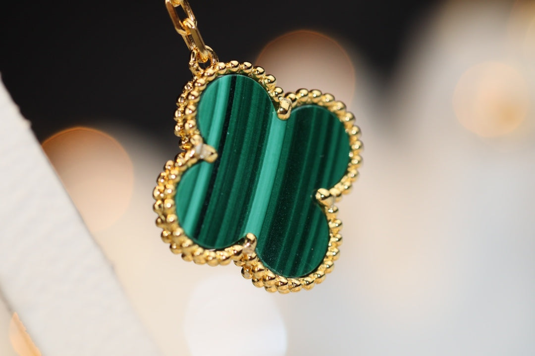[Royal Jewellery]CLOVER EARRINGS GOLD MALACHITE DIAMOND 3 MOTIF