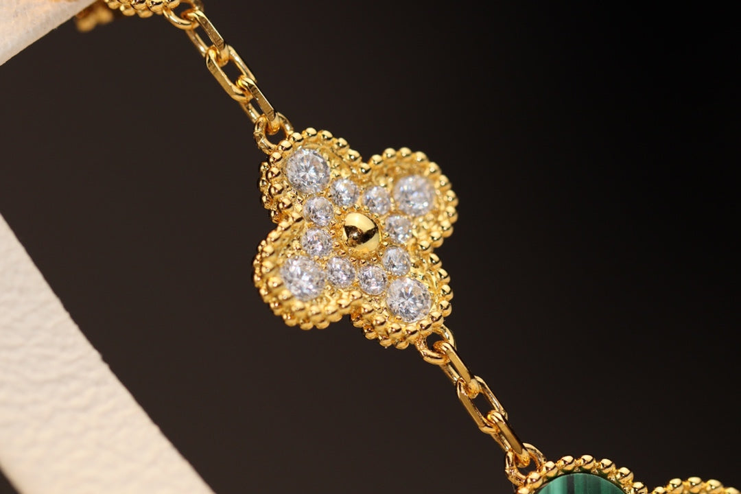 [Royal Jewellery]CLOVER EARRINGS GOLD MALACHITE DIAMOND 3 MOTIF