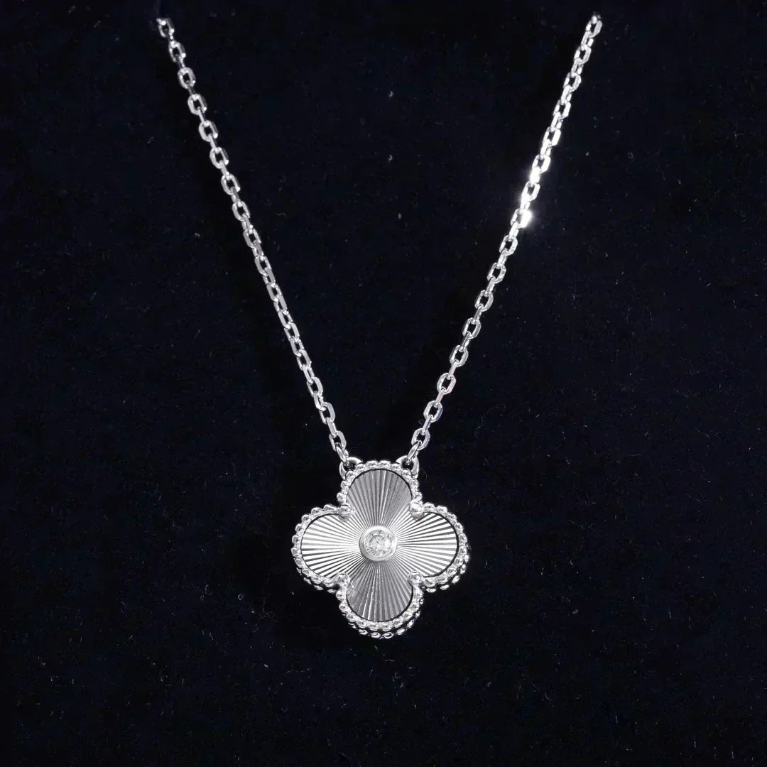 [Royal Jewellery]CLOVER  15MM DIAMOND LASER NECKLACE SILVER