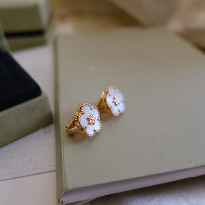 [Royal Jewellery]LUCKY PINK GOLD WHITE MOP EARRINGS