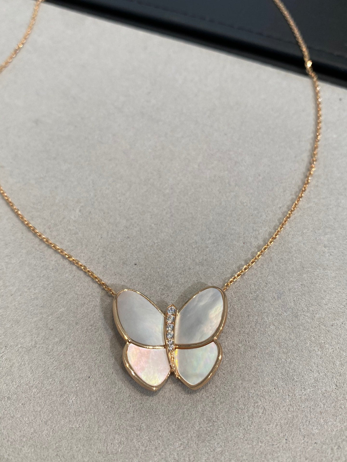 [Royal Jewellery]BUTTERFLY GOLD MOP DIAMOND NECKLACE