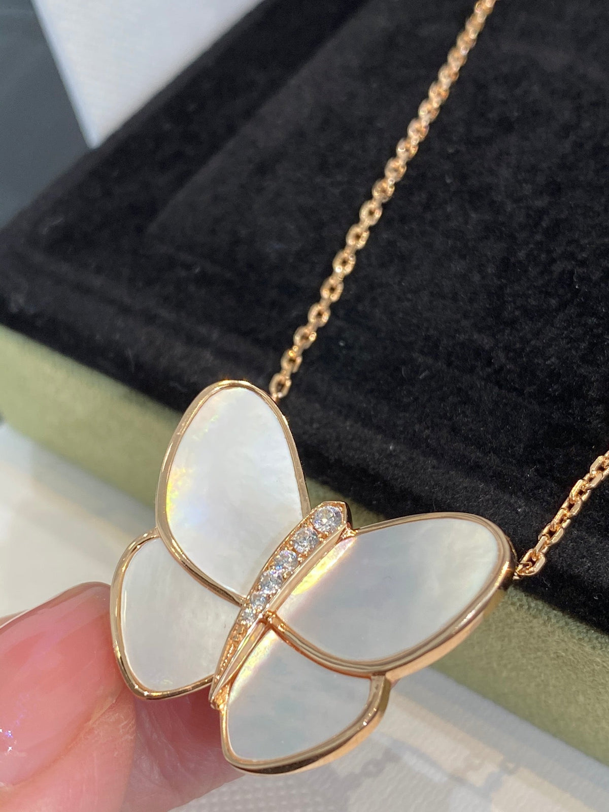 [Royal Jewellery]BUTTERFLY GOLD MOP DIAMOND NECKLACE
