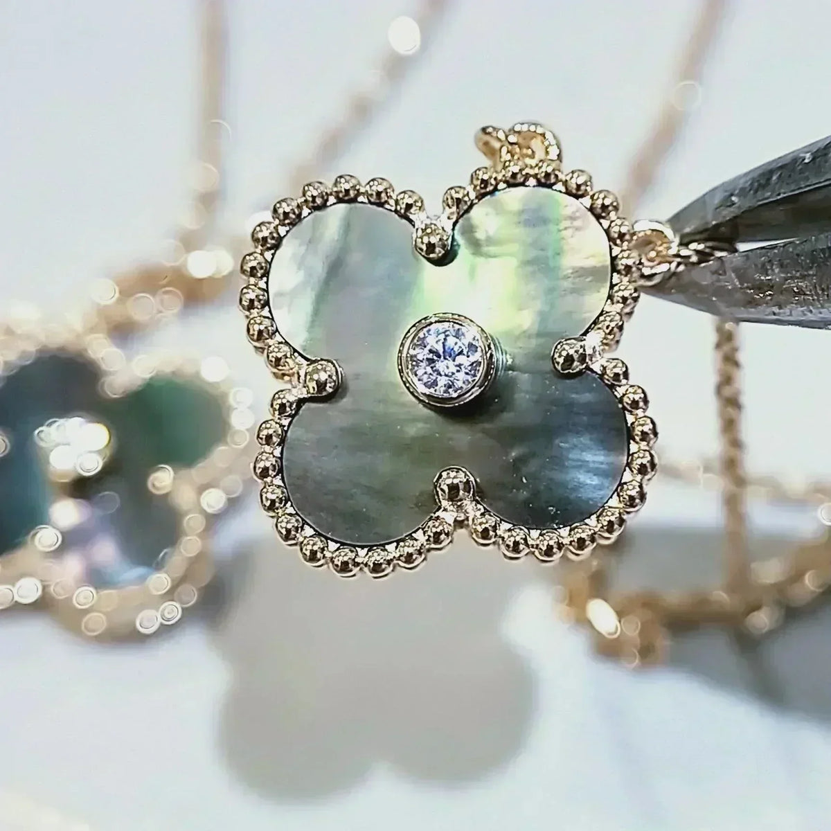 [Royal Jewellery]CLOVER 15MM DIAMOND AND MOTHER-OF-GREY NECKLACE