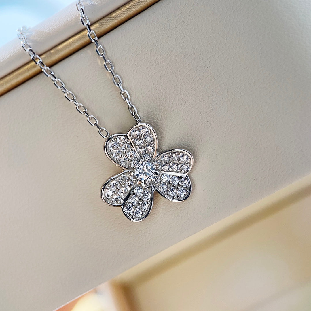[Royal Jewellery]CLOVER DIAMOND NECKLACE SILVER