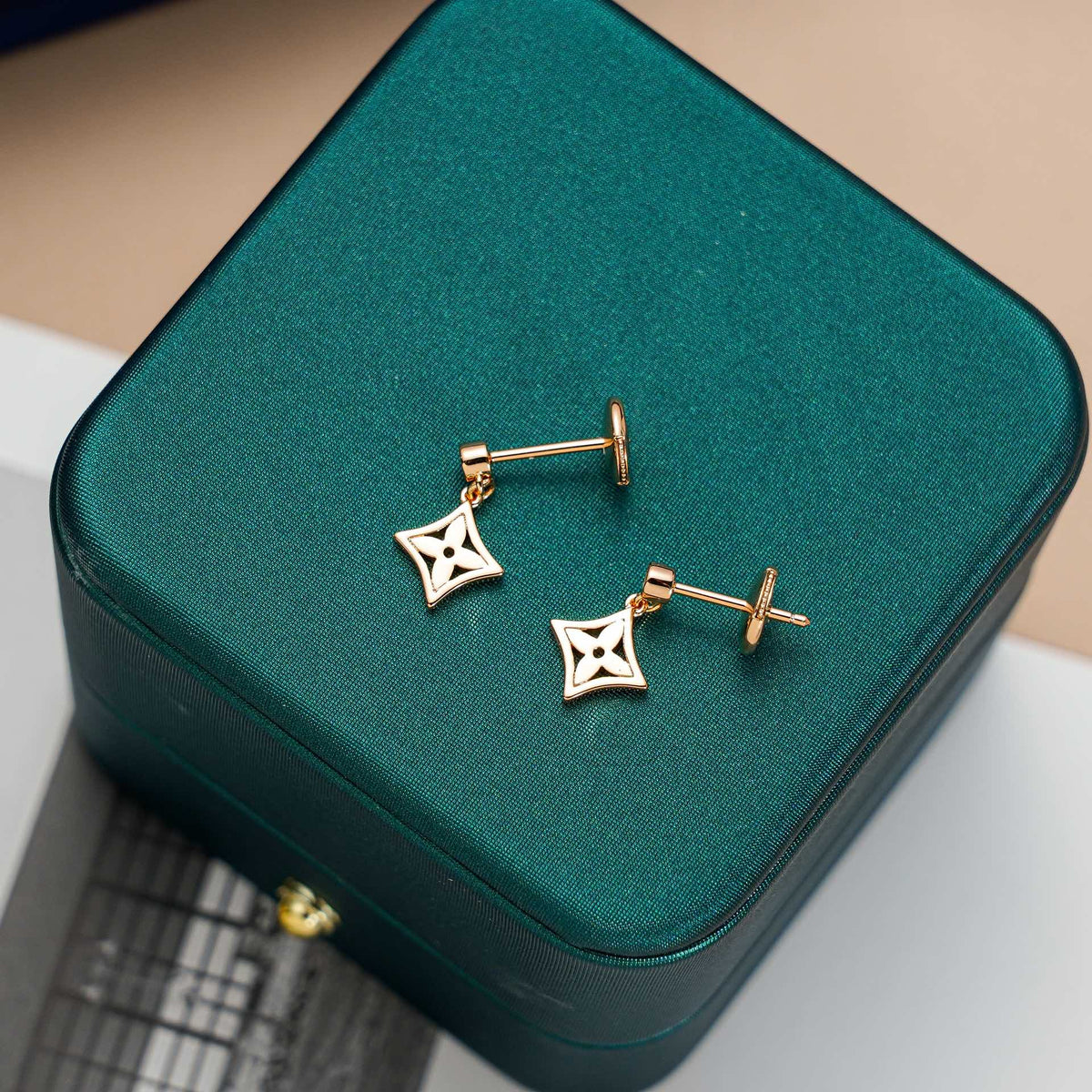 [Royal Jewellery]STAR EARRINGS GOLD