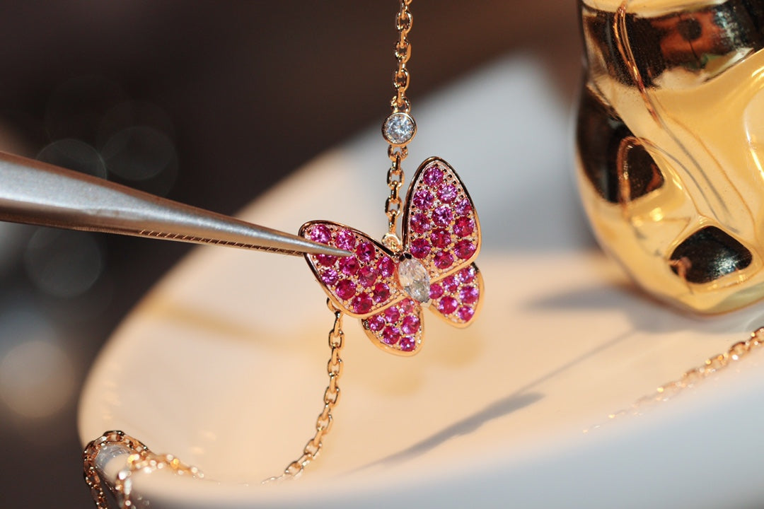 [Royal Jewellery]BUTTERFLY RED DIAMOND ROSE GOLD NECKLACE