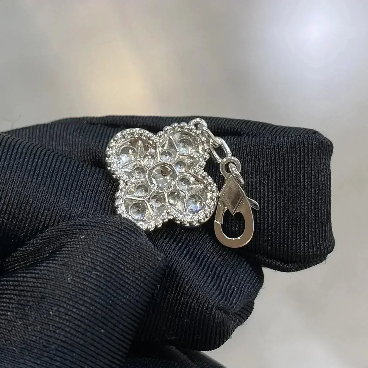 [Royal Jewellery] CLOVER 5 MOTIF FULL DIAMOND BRACELET COLLECTION