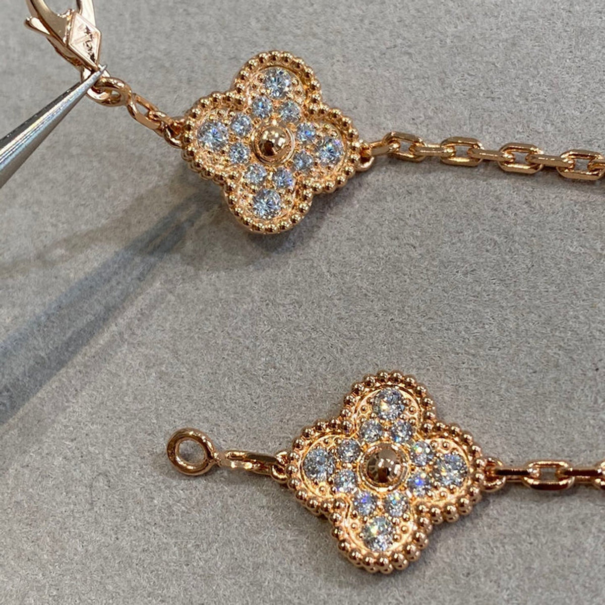 [Royal Jewellery] CLOVER 5 MOTIF FULL DIAMOND BRACELET COLLECTION