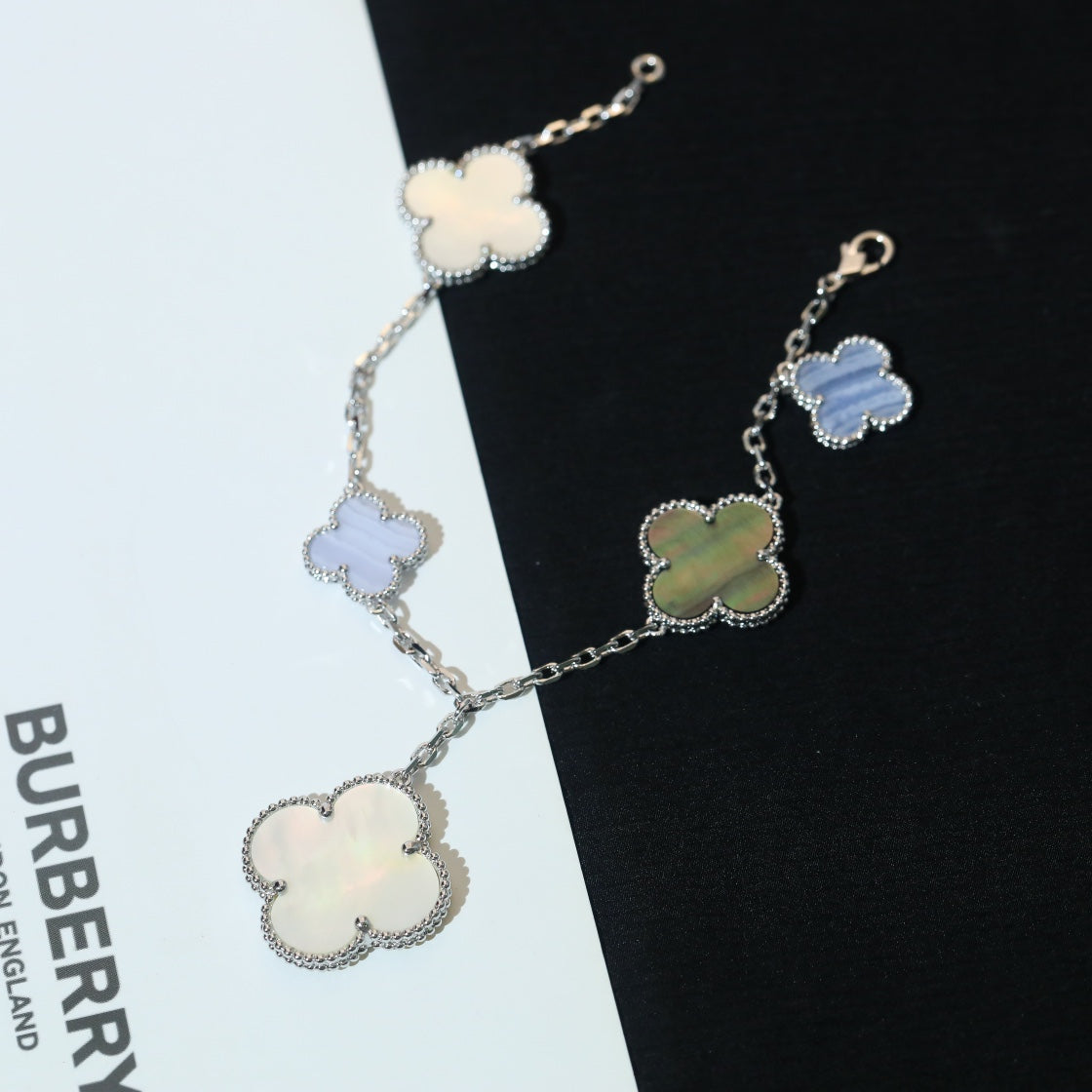 [Royal Jewellery]CLOVER BRACELET 5 MOTIFS MOP CHALCEDONY SILVER