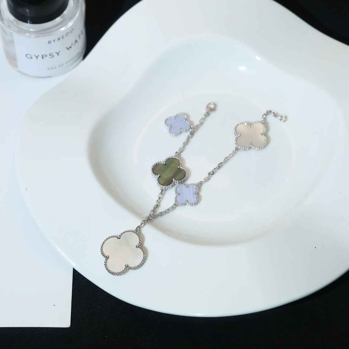 [Royal Jewellery]CLOVER BRACELET 5 MOTIFS MOP CHALCEDONY SILVER