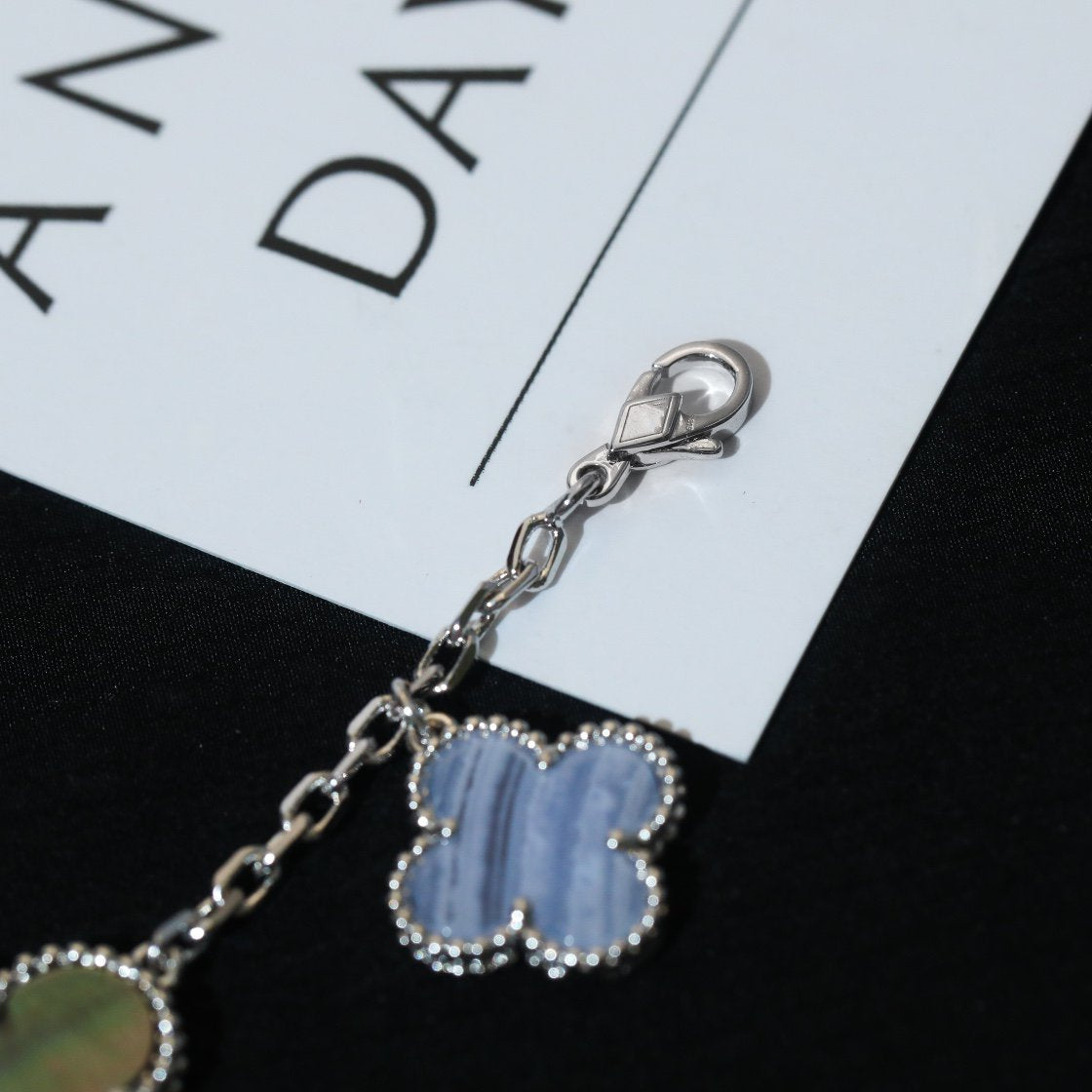 [Royal Jewellery]CLOVER BRACELET 5 MOTIFS MOP CHALCEDONY SILVER