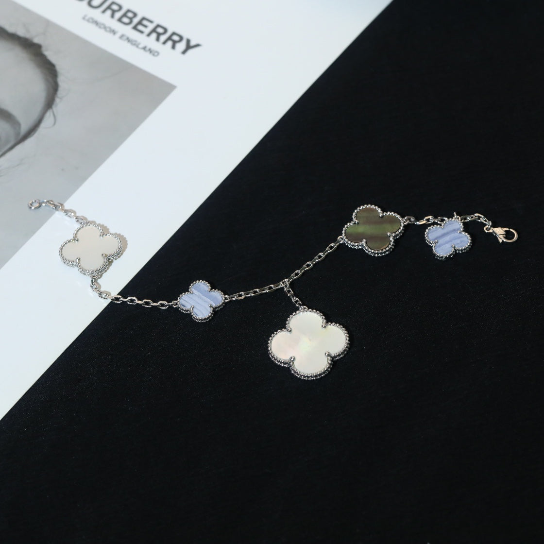 [Royal Jewellery]CLOVER BRACELET 5 MOTIFS MOP CHALCEDONY SILVER
