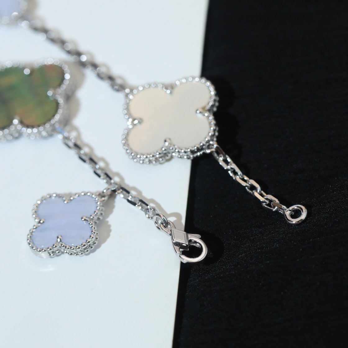 [Royal Jewellery]CLOVER BRACELET 5 MOTIFS MOP CHALCEDONY SILVER