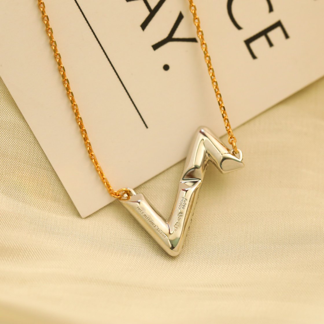 [Royal Jewellery]VOLT SILVER DIAMOND PEDANT NECKLACE